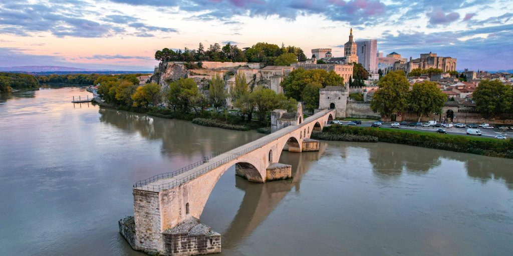 avignon quartier eviter